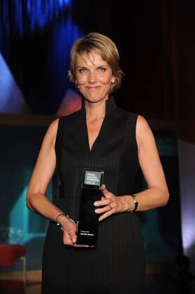 Die Journalistin und Preisträgerin Marietta Slomka posiert am 28.10.2015 in Köln bei der Verleihung des Hanns Joachim Friedrichs Preis 2015.