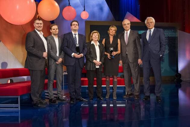 Sascha Lobo, Eliot Higgins, Ilse Friedrichs, Marietta Slomka, Fritz Pleitgen, Thomas Roth bei der Verleihung des Hanns-Joachim Friedrichs Preises am 28.10.2015 in Köln. Verleihung Hanns-Joachim Friedrichs Preis
