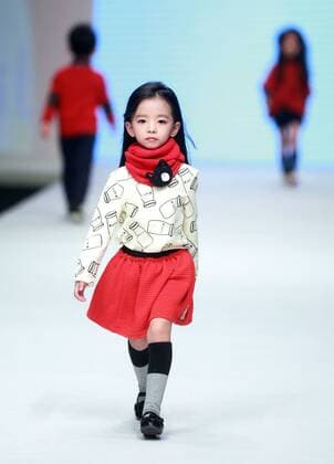 BEIJING, Oct. 28, 2015 -- A child model presents a creation designed by Li Lieqing at the M.latin Children s Wear Collection during the China Fashion Week in Beijing, capital of China, Oct. 28, 2015. ) (ry) CHINA-BEIJING-FASHION WEEK (CN) ChenxJiannan 