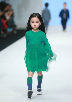 BEIJING, Oct. 28, 2015 -- A child model presents a creation designed by Li Lieqing at the M.latin Children s Wear Collection during the China Fashion Week in Beijing, capital of China, Oct. 28, 2015. ) (ry) CHINA-BEIJING-FASHION WEEK (CN) ChenxJiannan 