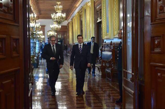 MEXICO CITY, Oct. 28, 2015 -- Image provided by shows Mexican President Enrique Pena Nieto (R) receiving Luis Almagro (L), Secretary General of the Organization of American States (OAS), before their meeting at National Palace in Mexico City, capital of Mexico, Oct. 28, 2015.) (fnc) MEXICO-MEXICO CITY-OAS-POLITICS-MEETING MEXICO SxPRESIDENCY 