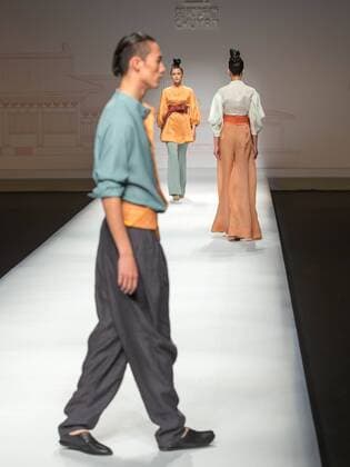 BEIJING, Oct. 28, 2015 -- Models present creations designed by Chu Yan during the China Fashion Week in Beijing, capital of China, Oct. 28, 2015. ) (ry) CHINA-BEIJING-FASHION WEEK (CN) LixJianbo 