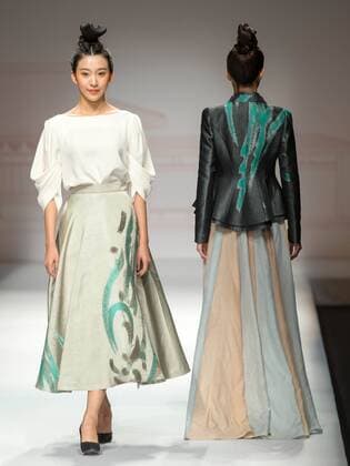 BEIJING, Oct. 28, 2015 -- Models present creations designed by Chu Yan during the China Fashion Week in Beijing, capital of China, Oct. 28, 2015. ) (ry) CHINA-BEIJING-FASHION WEEK (CN) LixJianbo 