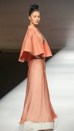 BEIJING, Oct. 28, 2015 -- A model presents a creation designed by Chu Yan during the China Fashion Week in Beijing, capital of China, Oct. 28, 2015. ) (ry) CHINA-BEIJING-FASHION WEEK (CN) LixJianbo 