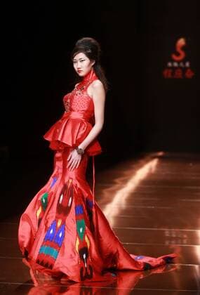 BEIJING, CHINA - OCTOBER 28: (CHINA OUT) A model showcases designs on the runway at Silk Road Star Cheng Yingfen Collection during the Mercedes-Benz China Fashion Week Spring Summer 2016 at Beijing Hotel on October 28, 2015 in Beijing, China.  CFP475064601