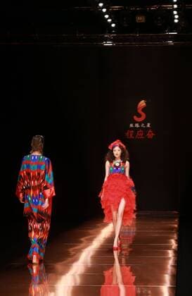BEIJING, CHINA - OCTOBER 28: (CHINA OUT) A model showcases designs on the runway at Silk Road Star Cheng Yingfen Collection during the Mercedes-Benz China Fashion Week Spring Summer 2016 at Beijing Hotel on October 28, 2015 in Beijing, China.  CFP475064620