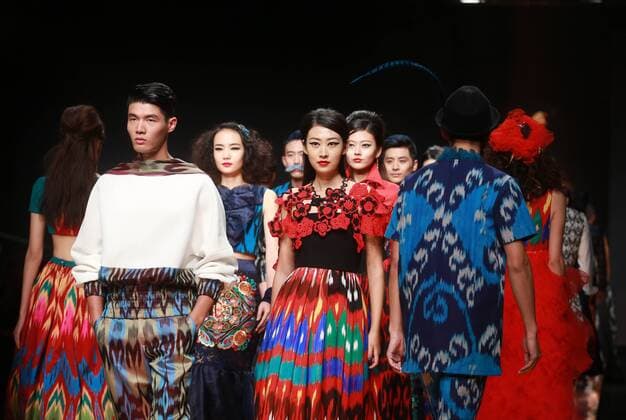 BEIJING, CHINA - OCTOBER 28: (CHINA OUT) Models showcase designs on the runway at Silk Road Star Cheng Yingfen Collection during the Mercedes-Benz China Fashion Week Spring Summer 2016 at Beijing Hotel on October 28, 2015 in Beijing, China.  CFP475064587