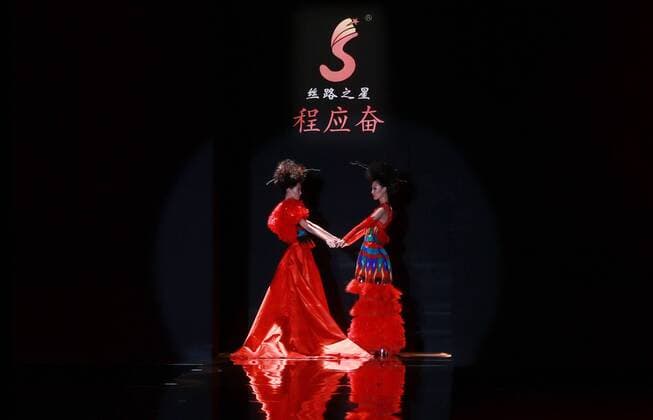 BEIJING, CHINA - OCTOBER 28: (CHINA OUT) Models showcase designs on the runway at Silk Road Star Cheng Yingfen Collection during the Mercedes-Benz China Fashion Week Spring Summer 2016 at Beijing Hotel on October 28, 2015 in Beijing, China.  CFP475064595
