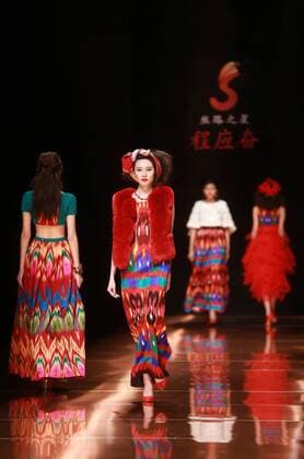 BEIJING, CHINA - OCTOBER 28: (CHINA OUT) Models showcase designs on the runway at Silk Road Star Cheng Yingfen Collection during the Mercedes-Benz China Fashion Week Spring Summer 2016 at Beijing Hotel on October 28, 2015 in Beijing, China.  CFP475064605