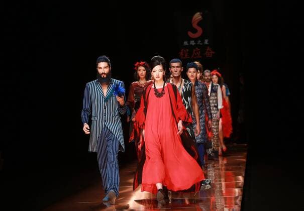 BEIJING, CHINA - OCTOBER 28: (CHINA OUT) Models showcase designs on the runway at Silk Road Star Cheng Yingfen Collection during the Mercedes-Benz China Fashion Week Spring Summer 2016 at Beijing Hotel on October 28, 2015 in Beijing, China.  CFP475064609