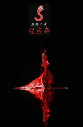 BEIJING, CHINA - OCTOBER 28: (CHINA OUT) A model showcases designs on the runway at Silk Road Star Cheng Yingfen Collection during the Mercedes-Benz China Fashion Week Spring Summer 2016 at Beijing Hotel on October 28, 2015 in Beijing, China.  CFP475064617