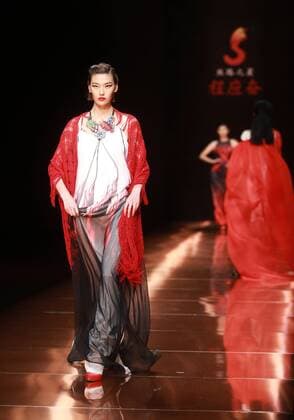 BEIJING, CHINA - OCTOBER 28: (CHINA OUT) A model showcases designs on the runway at Silk Road Star Cheng Yingfen Collection during the Mercedes-Benz China Fashion Week Spring Summer 2016 at Beijing Hotel on October 28, 2015 in Beijing, China.  CFP475064618