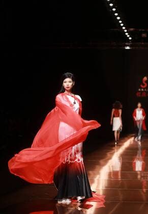 BEIJING, CHINA - OCTOBER 28: (CHINA OUT) A model showcases designs on the runway at Silk Road Star Cheng Yingfen Collection during the Mercedes-Benz China Fashion Week Spring Summer 2016 at Beijing Hotel on October 28, 2015 in Beijing, China.  CFP475064621