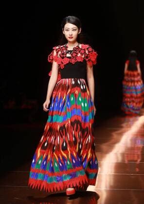 BEIJING, CHINA - OCTOBER 28: (CHINA OUT) A model showcases designs on the runway at Silk Road Star Cheng Yingfen Collection during the Mercedes-Benz China Fashion Week Spring Summer 2016 at Beijing Hotel on October 28, 2015 in Beijing, China.  CFP475064606