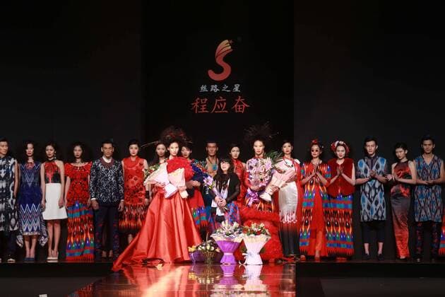 BEIJING, CHINA - OCTOBER 28: (CHINA OUT) Models showcase designs on the runway at Silk Road Star Cheng Yingfen Collection during the Mercedes-Benz China Fashion Week Spring Summer 2016 at Beijing Hotel on October 28, 2015 in Beijing, China.  CFP475064615