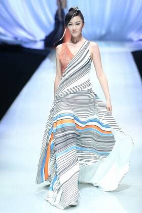 BEIJING, CHINA - OCTOBER 29: (CHINA OUT) A model showcases designs on the runway at TORAY Liu Wei Collection during the Mercedes-Benz China Fashion Week Spring Summer 2016 at 751DÂ·PARK on October 29, 2015 in Beijing, China.  CFP475107349