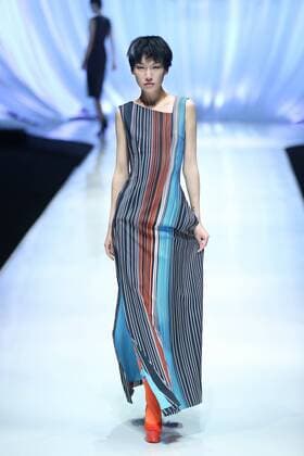 BEIJING, CHINA - OCTOBER 29: (CHINA OUT) A model showcases designs on the runway at TORAY Liu Wei Collection during the Mercedes-Benz China Fashion Week Spring Summer 2016 at 751DÂ·PARK on October 29, 2015 in Beijing, China.  CFP475107353