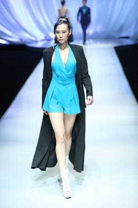 BEIJING, CHINA - OCTOBER 29: (CHINA OUT) A model showcases designs on the runway at TORAY Liu Wei Collection during the Mercedes-Benz China Fashion Week Spring Summer 2016 at 751D¡¤PARK on October 29, 2015 in Beijing, China.  CFP475107356