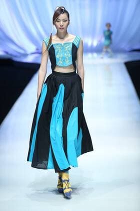 BEIJING, CHINA - OCTOBER 29: (CHINA OUT) A model showcases designs on the runway at TORAY Liu Wei Collection during the Mercedes-Benz China Fashion Week Spring Summer 2016 at 751DÂ·PARK on October 29, 2015 in Beijing, China.  CFP475107357