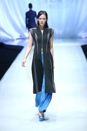 BEIJING, CHINA - OCTOBER 29: (CHINA OUT) A model showcases designs on the runway at TORAY Liu Wei Collection during the Mercedes-Benz China Fashion Week Spring Summer 2016 at 751DÂ·PARK on October 29, 2015 in Beijing, China.  CFP475107358