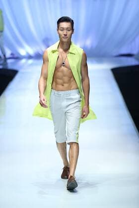 BEIJING, CHINA - OCTOBER 29: (CHINA OUT) A model showcases designs on the runway at TORAY Liu Wei Collection during the Mercedes-Benz China Fashion Week Spring Summer 2016 at 751DÂ·PARK on October 29, 2015 in Beijing, China.  CFP475107362