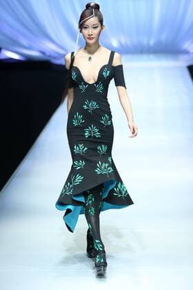 BEIJING, CHINA - OCTOBER 29: (CHINA OUT) A model showcases designs on the runway at TORAY Liu Wei Collection during the Mercedes-Benz China Fashion Week Spring Summer 2016 at 751DÂ·PARK on October 29, 2015 in Beijing, China.  CFP475107363