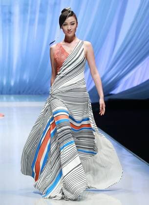 BEIJING, CHINA - OCTOBER 29: (CHINA OUT) A model showcases designs on the runway at TORAY Liu Wei Collection during the Mercedes-Benz China Fashion Week Spring Summer 2016 at 751DÂ·PARK on October 29, 2015 in Beijing, China.  CFP475107370