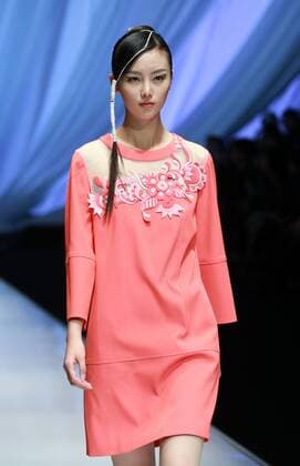 BEIJING, CHINA - OCTOBER 29: (CHINA OUT) A model showcases designs on the runway at TORAY Liu Wei Collection during the Mercedes-Benz China Fashion Week Spring Summer 2016 at 751DÂ·PARK on October 29, 2015 in Beijing, China.  CFP475107380