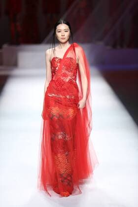 BEIJING, CHINA - OCTOBER 29: (CHINA OUT) A model showcases designs on the runway at GaryWat Qu Tingnan Collection during the Mercedes-Benz China Fashion Week Spring Summer 2016 at Beijing Hotel on October 29, 2015 in Beijing, China.  CFP475107405