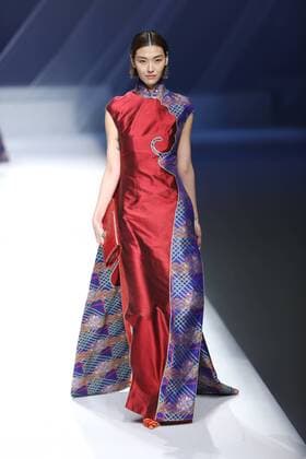 BEIJING, CHINA - OCTOBER 29: (CHINA OUT) A model showcases designs on the runway at GaryWat Qu Tingnan Collection during the Mercedes-Benz China Fashion Week Spring Summer 2016 at Beijing Hotel on October 29, 2015 in Beijing, China.  CFP475107432
