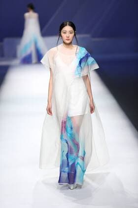 BEIJING, CHINA - OCTOBER 29: (CHINA OUT) A model showcases designs on the runway at GaryWat Qu Tingnan Collection during the Mercedes-Benz China Fashion Week Spring Summer 2016 at Beijing Hotel on October 29, 2015 in Beijing, China.  CFP475107439