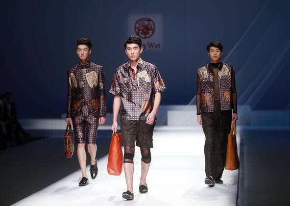BEIJING, CHINA - OCTOBER 29: (CHINA OUT) Models showcase designs on the runway at GaryWat Qu Tingnan Collection during the Mercedes-Benz China Fashion Week Spring Summer 2016 at Beijing Hotel on October 29, 2015 in Beijing, China.  CFP475107444