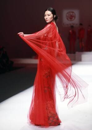 BEIJING, CHINA - OCTOBER 29: (CHINA OUT) A model showcases designs on the runway at GaryWat Qu Tingnan Collection during the Mercedes-Benz China Fashion Week Spring Summer 2016 at Beijing Hotel on October 29, 2015 in Beijing, China.  CFP475107453