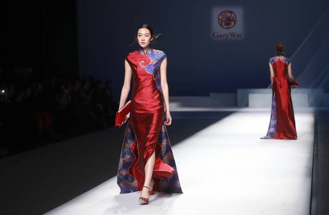 BEIJING, CHINA - OCTOBER 29: (CHINA OUT) A model showcases designs on the runway at GaryWat Qu Tingnan Collection during the Mercedes-Benz China Fashion Week Spring Summer 2016 at Beijing Hotel on October 29, 2015 in Beijing, China.  CFP475107456