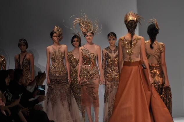 Oct. 29, 2015 - Jakarta, Indonesia - A model wears design of Diana Putri during the Jakarta Fashion Week 2016 at Senayan City. The event was participated by 250 Indonesian and international designers that will last until October 30, 2015. Jakarta Indonesia - ZUMAp133