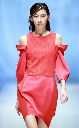 BEIJING, Oct. 29, 2015 -- A model walks the ramp for TORAY Liu Wei Collection during the China Fashion Week S S in Beijing, China, Oct. 29, 2015. ) (zhs) CHINA-BEIJING-FASHION-LIU WEI (CN) ChenxJianli 