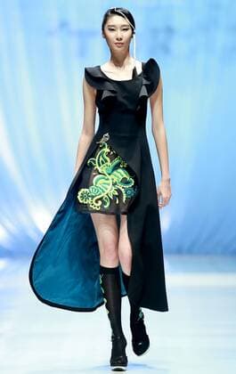 BEIJING, Oct. 29, 2015 -- A model walks the ramp for TORAY Liu Wei Collection during the China Fashion Week S S in Beijing, China, Oct. 29, 2015. ) (zhs) CHINA-BEIJING-FASHION-LIU WEI (CN) ChenxJianli 
