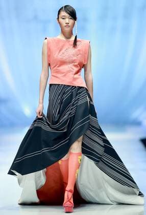 BEIJING, Oct. 29, 2015 -- A model walks the ramp for TORAY Liu Wei Collection during the China Fashion Week S S in Beijing, China, Oct. 29, 2015. ) (zhs) CHINA-BEIJING-FASHION-LIU WEI (CN) ChenxJianli 