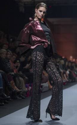 ZAGREB, Oct. 29, 2015 -- A model presents creations during the Zagreb Fashion Week Fall Winter 2015 2016 in Zagreb, capital of Croatia, Oct. 29, 2015. ) CROATIA-ZAGREB-FASHION WEEK MisoxLisanin 