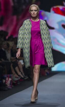 ZAGREB, Oct. 29, 2015 -- A model presents creations during the Zagreb Fashion Week Fall Winter 2015 2016 in Zagreb, capital of Croatia, Oct. 29, 2015. ) CROATIA-ZAGREB-FASHION WEEK MisoxLisanin 
