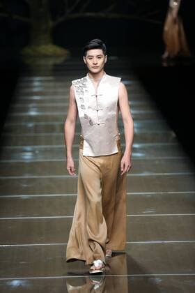 BEIJING, CHINA - OCTOBER 29: (CHINA OUT) A model showcases designs on the runway at 95 Secret Deng Zhaoping Collection during the Mercedes-Benz China Fashion Week Spring Summer 2016 at Beijing Hotel on October 29, 2015 in Beijing, China.  CFP475107113