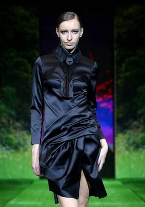 (151030) -- BEIJING, Oct. 30, 2015 -- A model shows a creation of PLD Fu Suqin Collection by designing Fu Suqin during the China Fashion Week in Beijing, capital of China, Oct. 30, 2015. ) (zkr) CHINA-BEIJING-FASHION WEEK(CN) ChenxJianli 