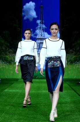 (151030) -- BEIJING, Oct. 30, 2015 -- Models show creations of PLD Fu Suqin Collection by designing Fu Suqin during the China Fashion Week in Beijing, capital of China, Oct. 30, 2015. ) (zkr) CHINA-BEIJING-FASHION WEEK(CN) ChenxJianli 