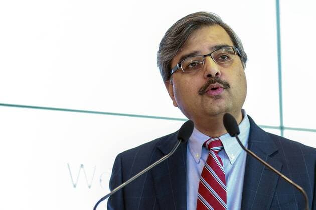 Oct. 29, 2015 - Toronto, ON, Canada - TORONTO, ON - OCTOBER 29 - Canada Post CEO Deepak Chopra speaks at an event opening a new concept store in Richmond Hill, October 29, 2015. Toronto Canada  - ZUMAt14_