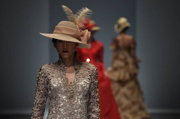 Oct. 30, 2015 - Jakarta, Jakarta, Indonesia - A model wears design by Yusi Irawati during the Jakarta Fashion Week 2016 at Senayan City. The event was participated by 250 Indonesian and international designers that will last until October 30, 2015. Jakarta Indonesia - ZUMAp133