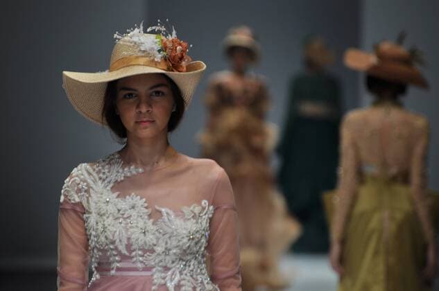 Oct. 30, 2015 - Jakarta, Jakarta, Indonesia - A model wears design by Yusi Irawati during the Jakarta Fashion Week 2016 at Senayan City. The event was participated by 250 Indonesian and international designers that will last until October 30, 2015. Jakarta Indonesia - ZUMAp133