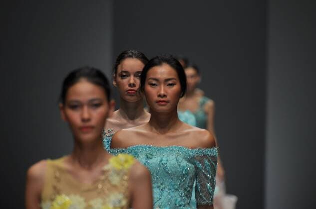 Oct. 30, 2015 - Jakarta, Jakarta, Indonesia - A model wears design by Eiluj during the Jakarta Fashion Week 2016 at Senayan City. The event was participated by 250 Indonesian and international designers that will last until October 30, 2015. Jakarta Indonesia - ZUMAp133