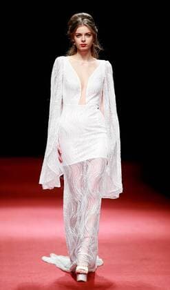 (151031) -- BEIJING, Oct. 30, 2015 -- A model presents a creation designed by Xie Jiaqi during the China Fashion Week in Beijing, capital of China, Oct. 30, 2015. ) (ry) CHINA-BEIJING-FASHION WEEK (CN) ChenxJianli 