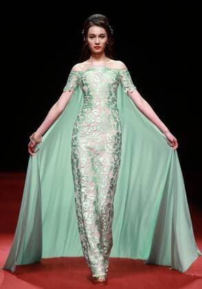 (151031) -- BEIJING, Oct. 30, 2015 -- A model presents a creation designed by Xie Jiaqi during the China Fashion Week in Beijing, capital of China, Oct. 30, 2015. ) (ry) CHINA-BEIJING-FASHION WEEK (CN) ChenxJianli 