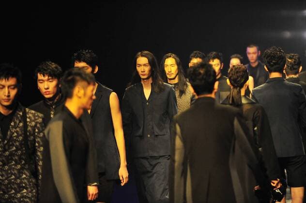 (151031) -- BEIJING, Oct. 31, 2015 -- Models present creations designed by Gioia Pan during the China Fashion Week in Beijing, capital of China, Oct. 31, 2015. ) (yxb) CHINA-BEIJING-FASHION WEEK (CN) XiaoxXiao 